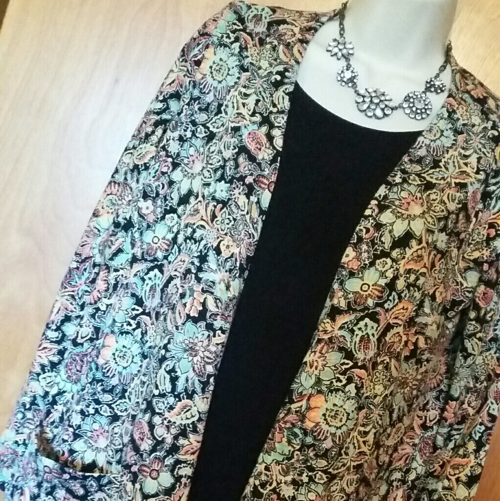 Lularoe Small Sarah cardigan